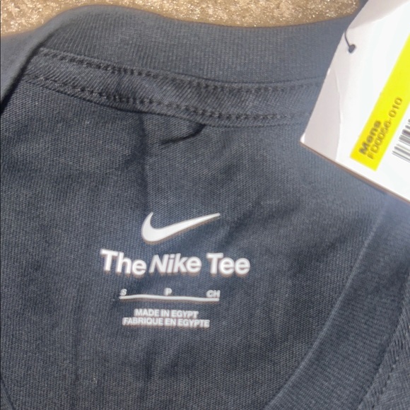 Nike Men's Black Tee with White Logo - Picture 4 of 4
